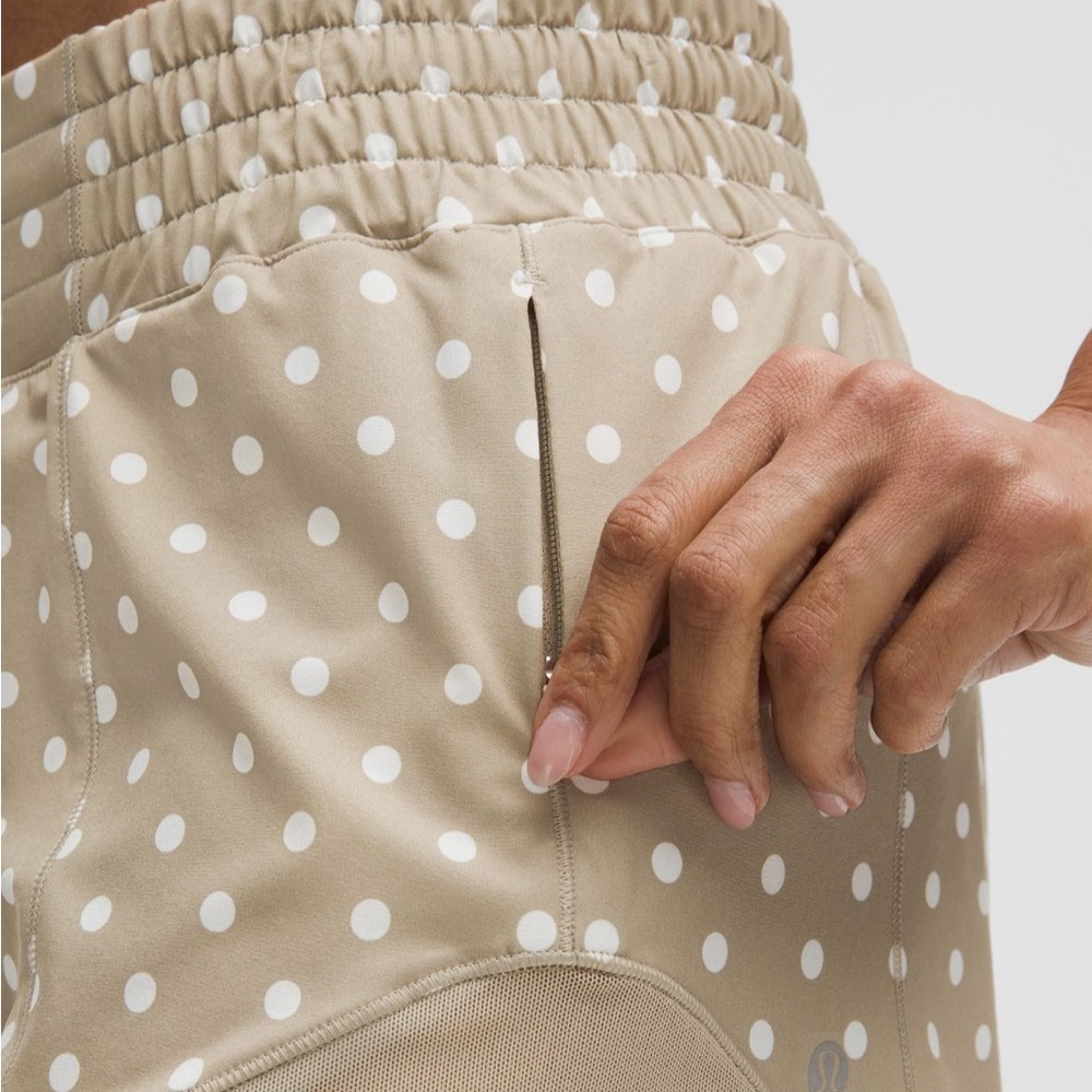 Hotty Hot High-Rise Lined Short 2.5" - Picture 4 of 4